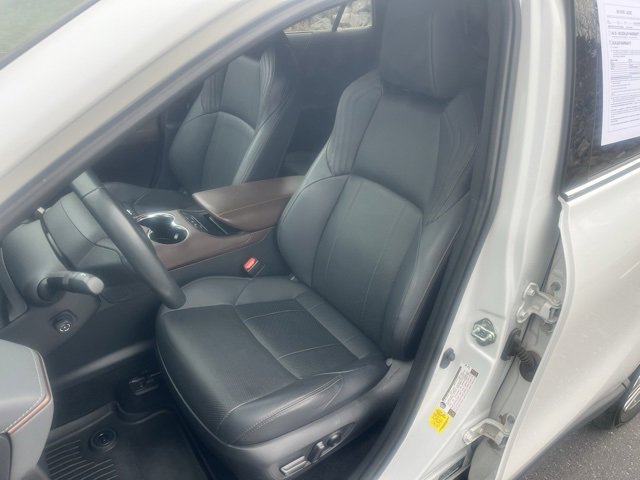 Used 2024 Toyota Venza Limited image 14