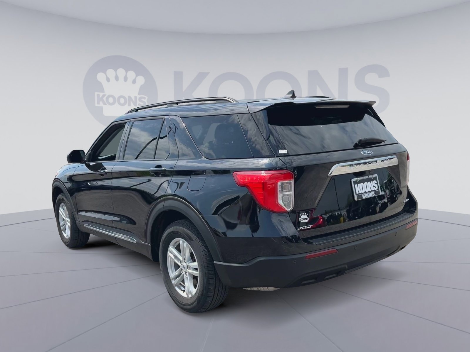 Used 2023 Ford Explorer XLT AWD/4WD image 10