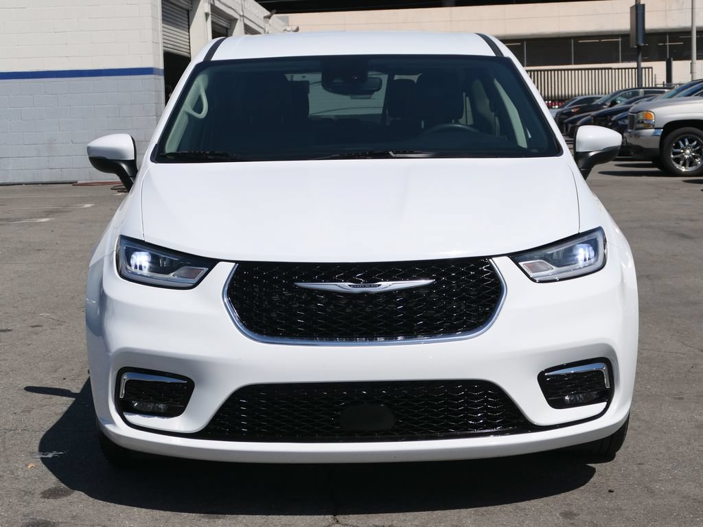 Used 2023 Chrysler Pacifica Touring-L FWD image 6