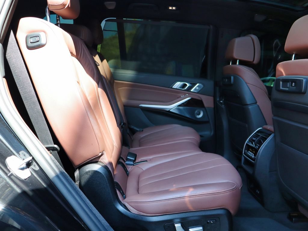 Used 2021 BMW X7 M50i w/ Dynamic Handling Package AWD/4WD image 52