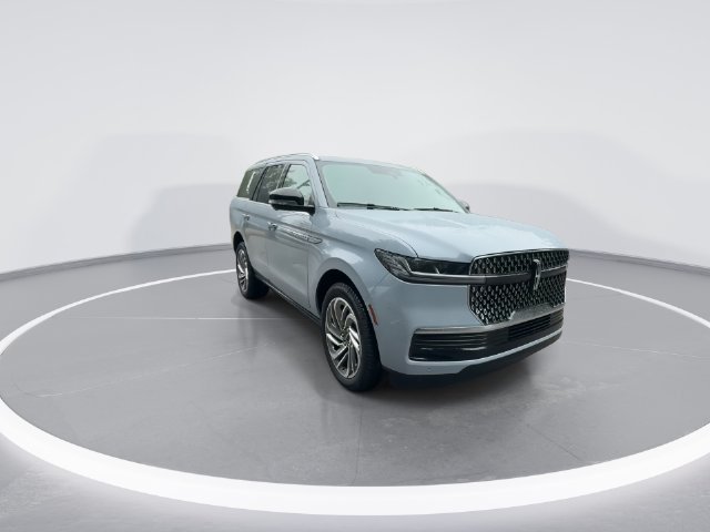 New 2027 Lincoln Navigator Reserve AWD/4WD image 2