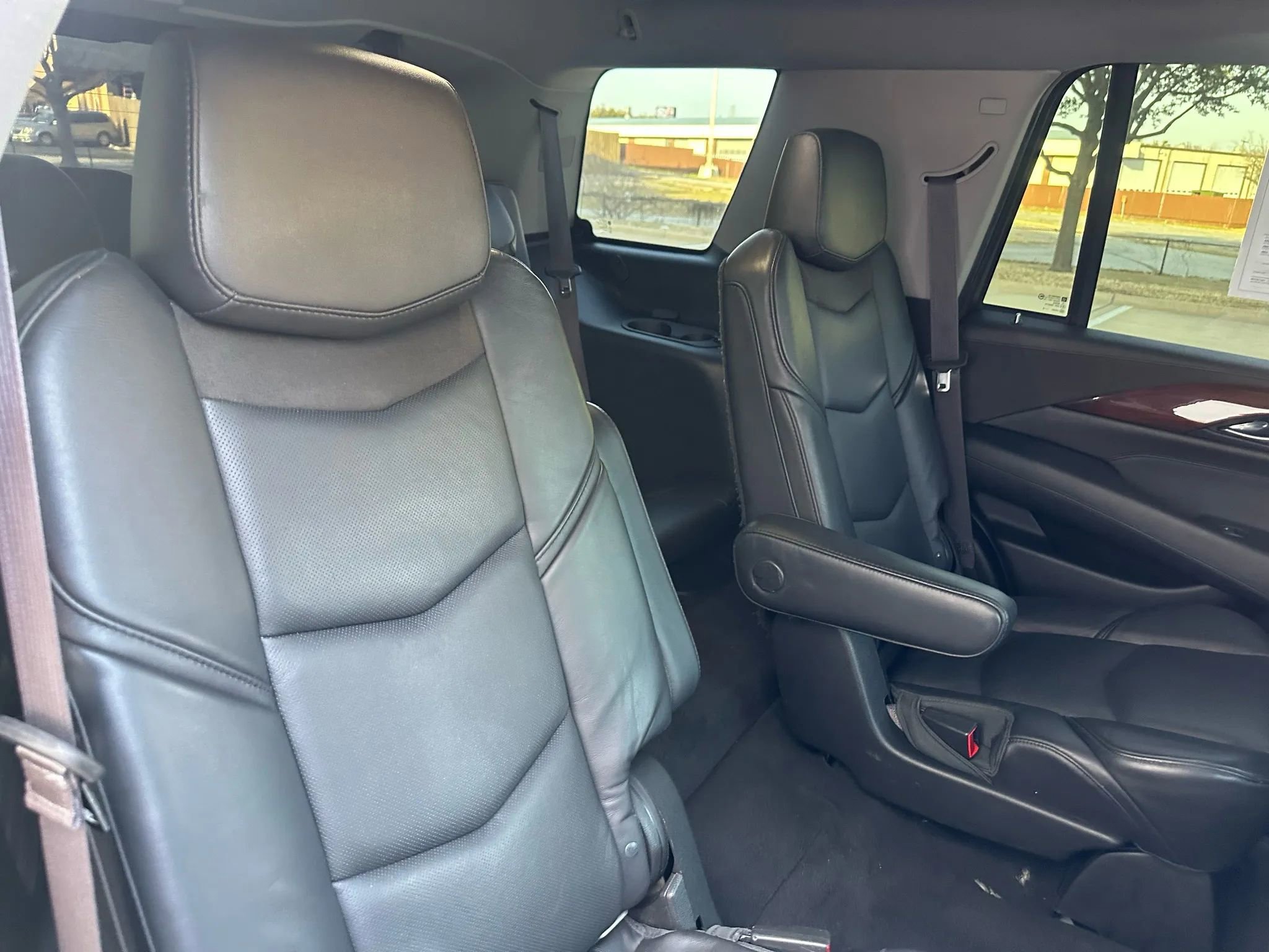 Used 2015 Cadillac Escalade Luxury AWD/4WD image 26