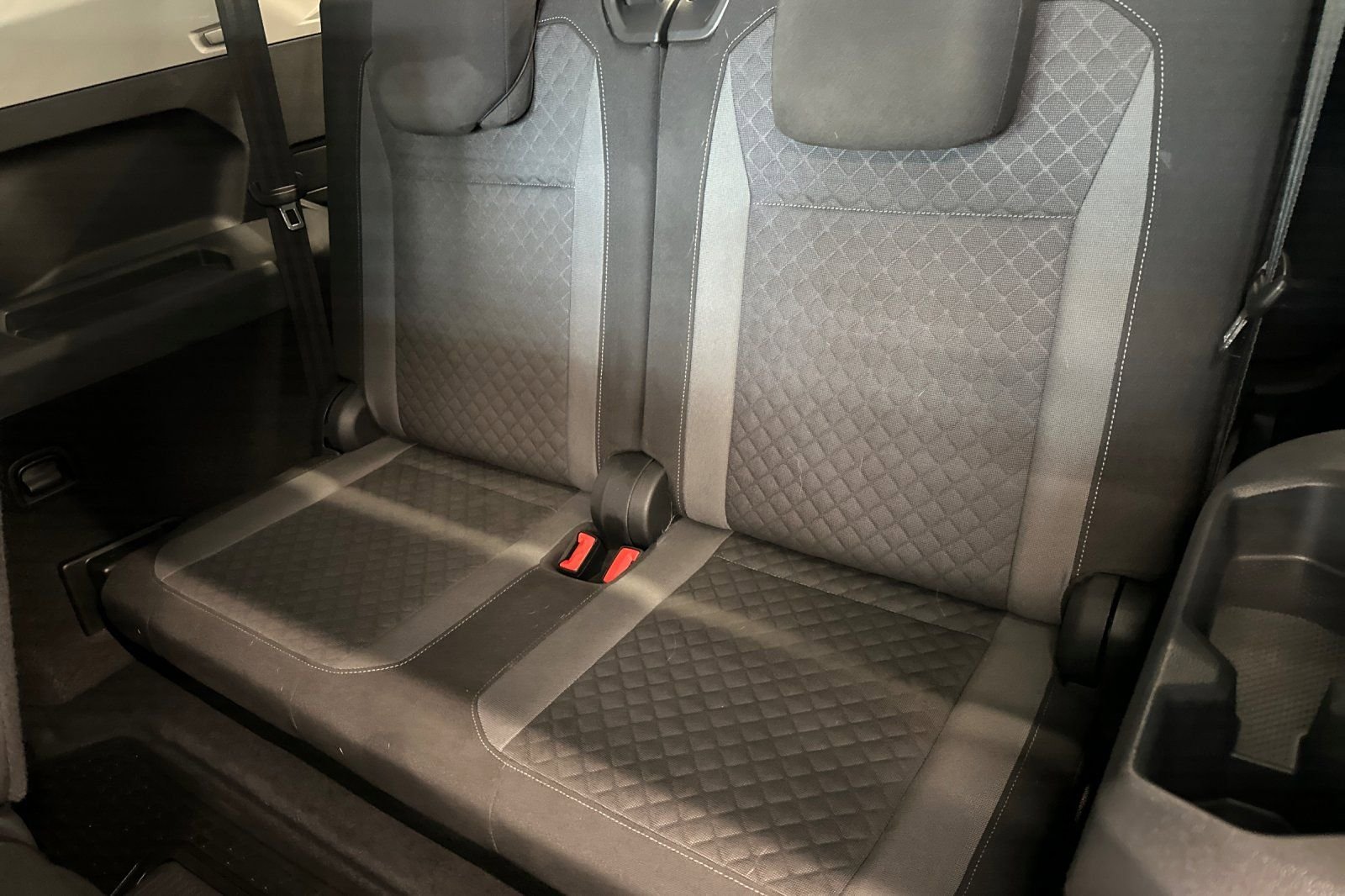 Used 2018 Volkswagen Tiguan S w/ 3rd Row Seat Package image 17