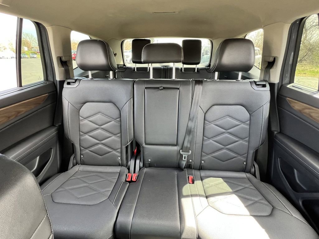 Used 2025 Volkswagen Atlas SE AWD/4WD image 30
