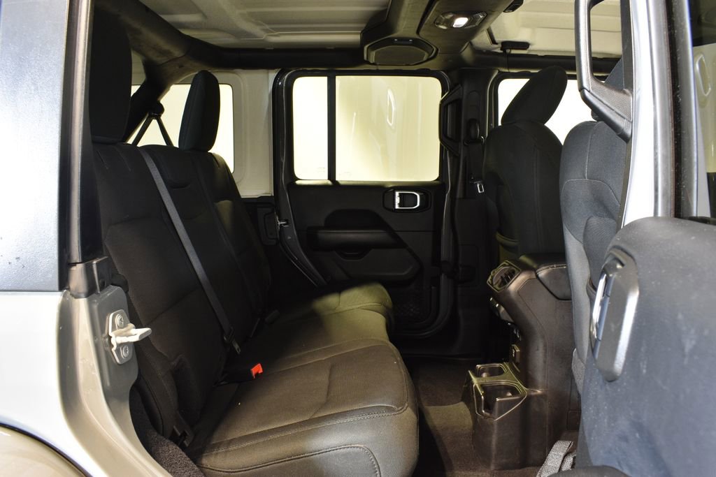 Used 2018 Jeep Wrangler Unlimited Sahara w/ Cold Weather Group image 29