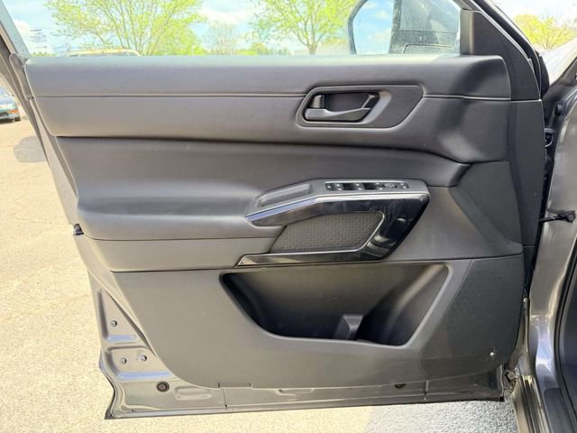 Used 2024 Nissan Pathfinder SV FWD image 14