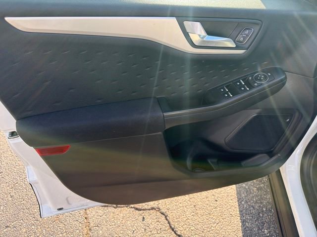 Used 2020 Ford Escape SE image 13