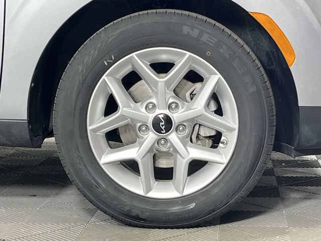 Certified 2025 Kia Soul LX w/ LX Technology Package FWD image 11