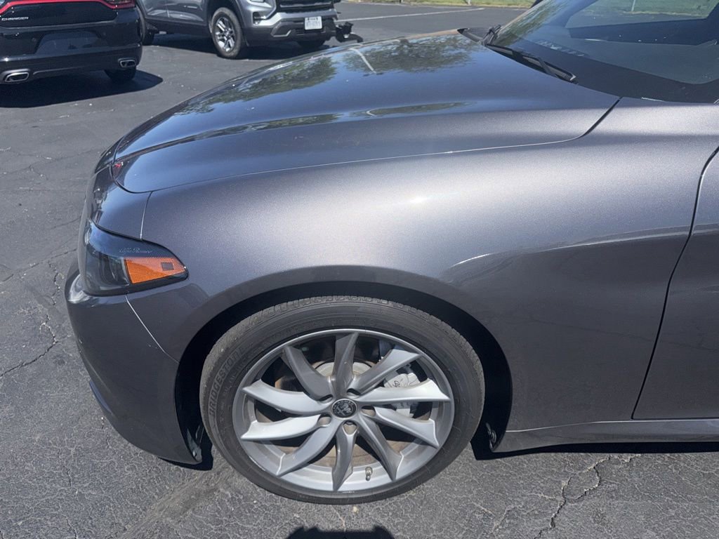 Used 2025 Alfa Romeo Giulia w/ Driving Assist Package RWD image 9