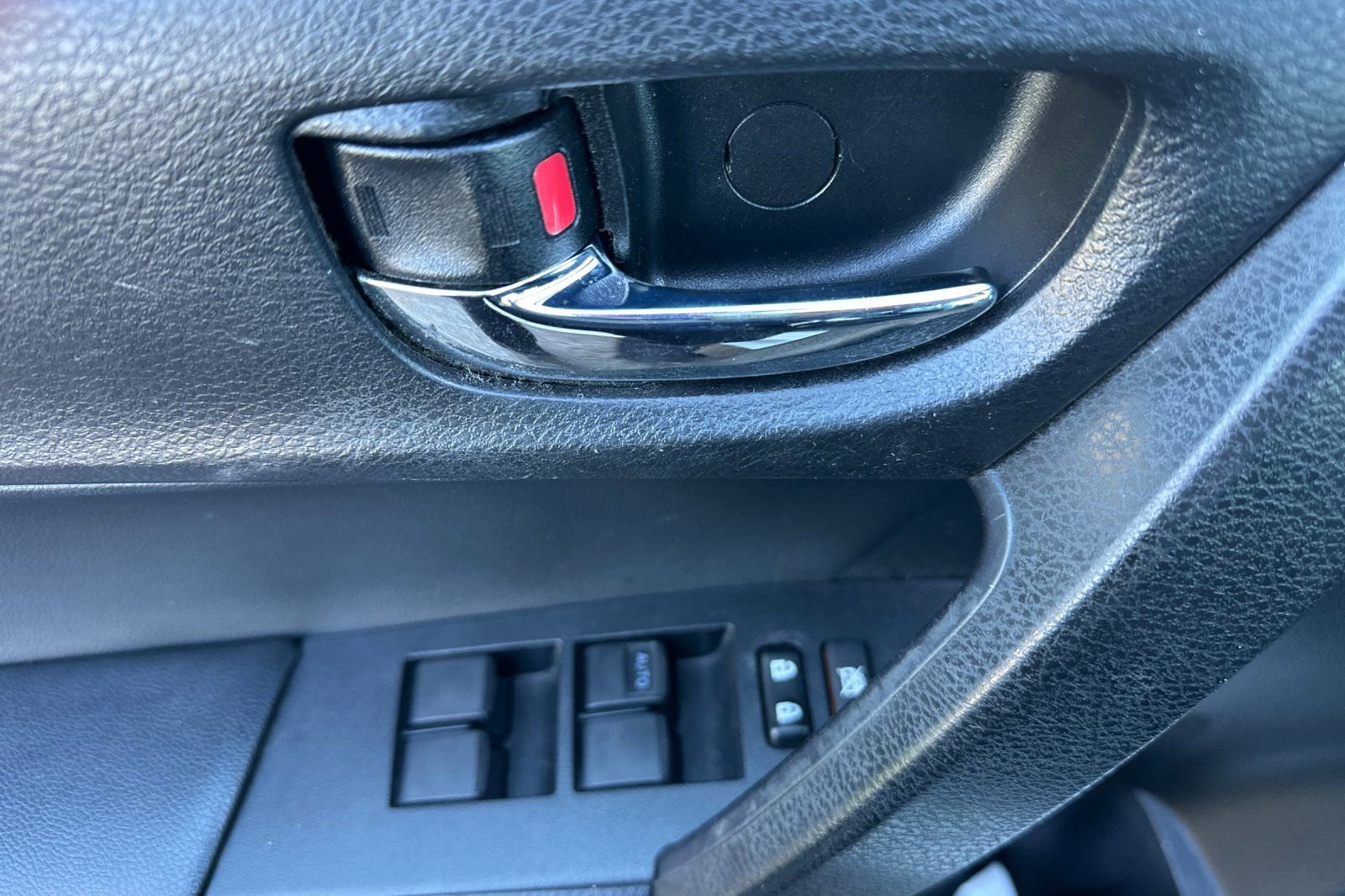 Used 2017 Toyota Corolla SE w/ Carpet Mat Package (TMS) image 10