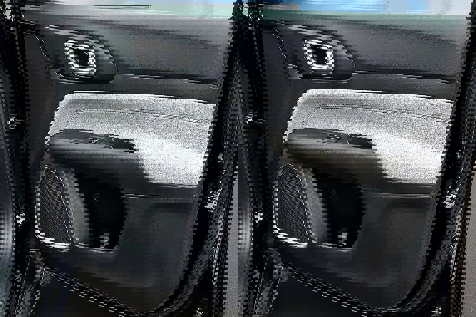 Used 2024 Jeep Compass Latitude image 29