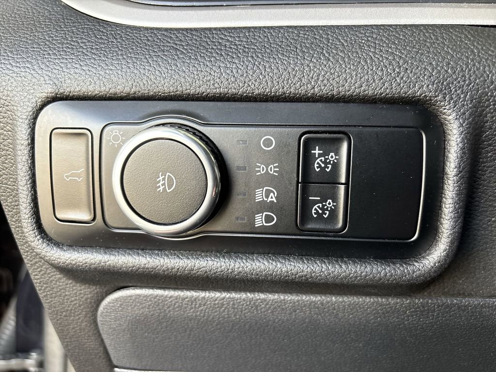 Used 2023 Ford Explorer XLT w/ Equipment Group 202A AWD/4WD image 28