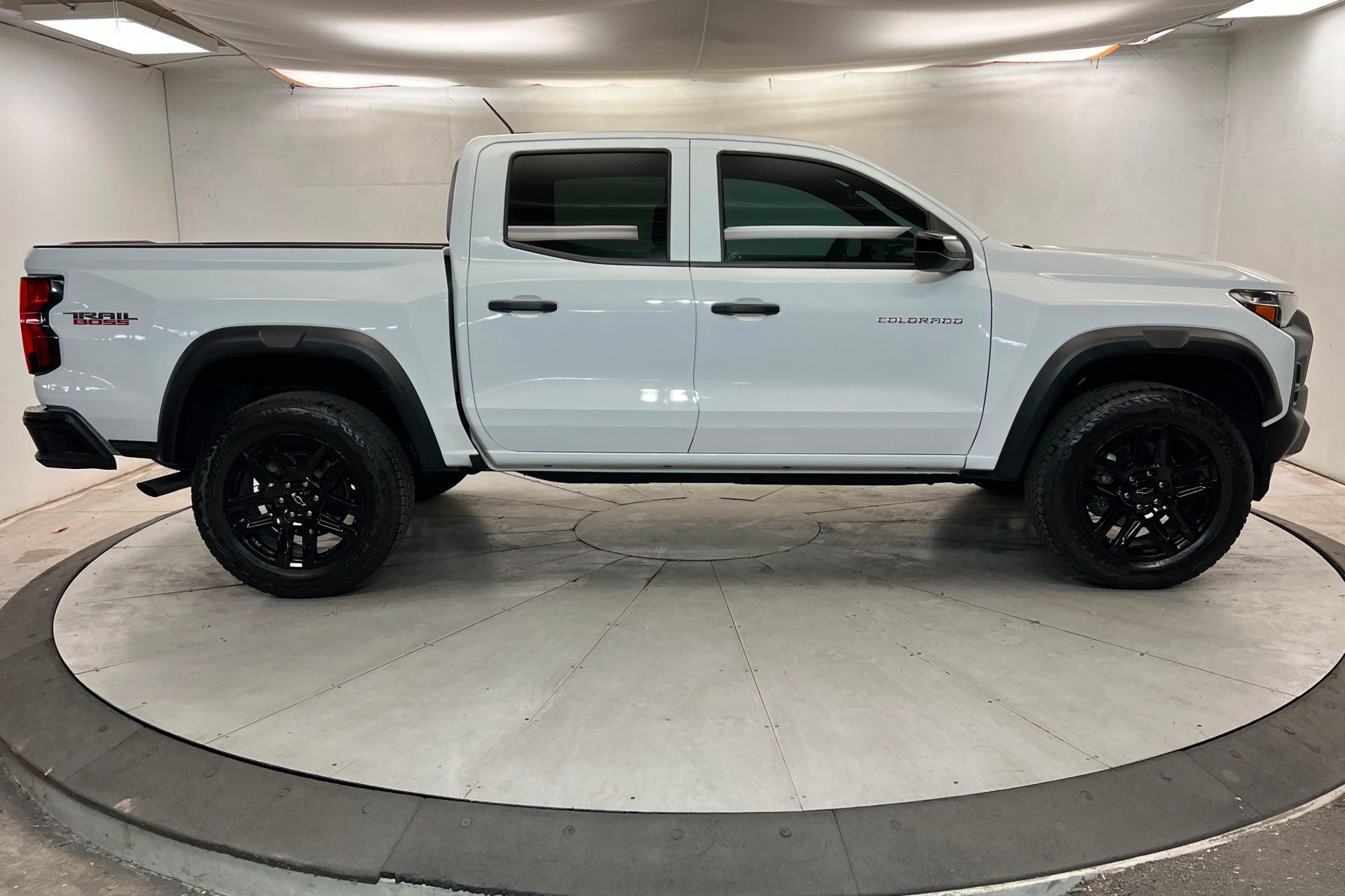 Used 2024 Chevrolet Colorado Trail Boss w/ Advanced Trailering Package AWD/4WD image 7
