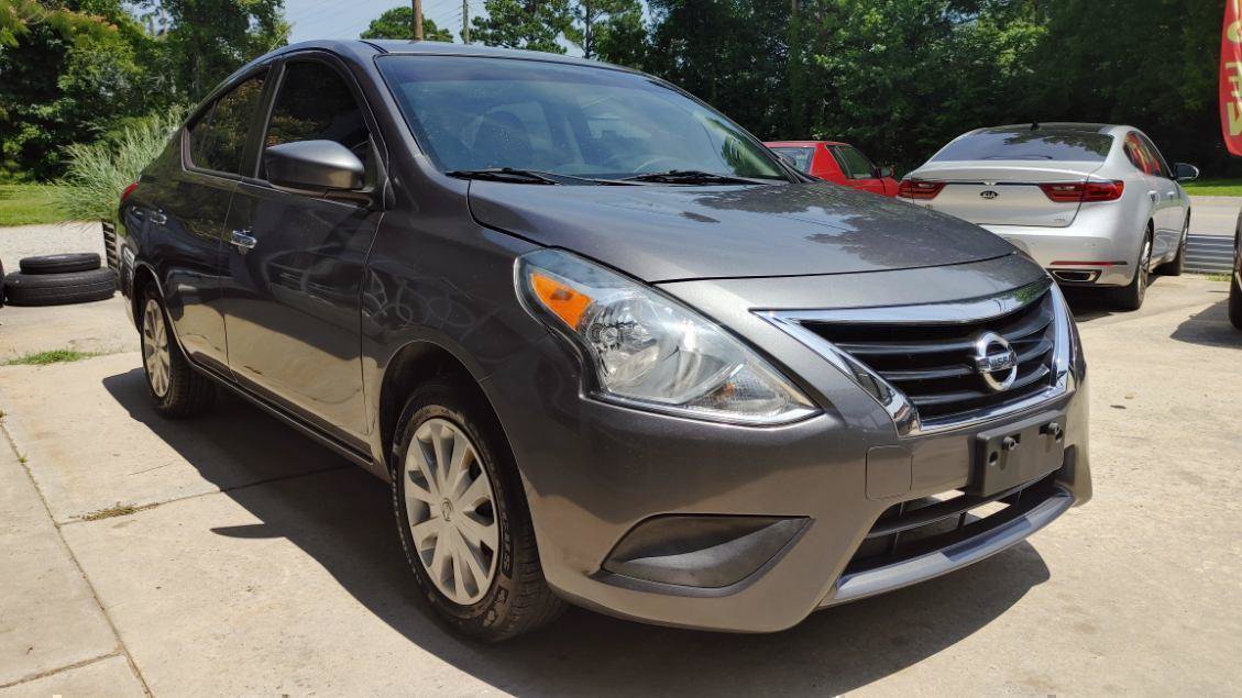 Used 2019 Nissan Versa SV FWD image 2