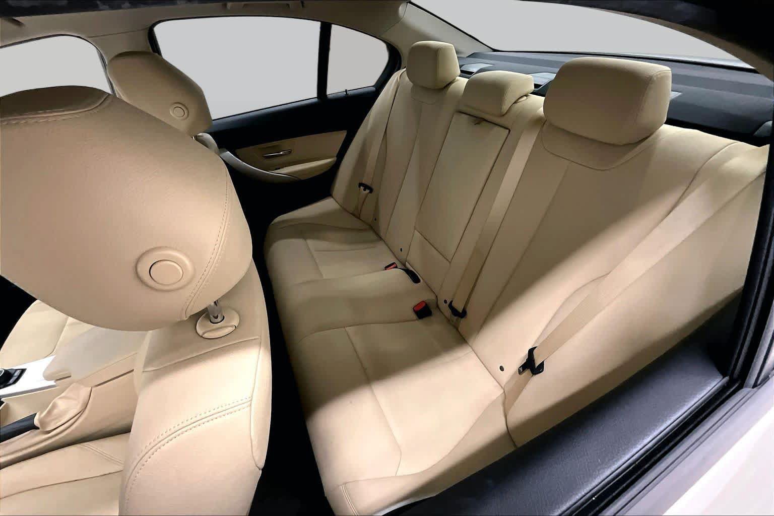 Used 2018 BMW 320i Sedan RWD image 20
