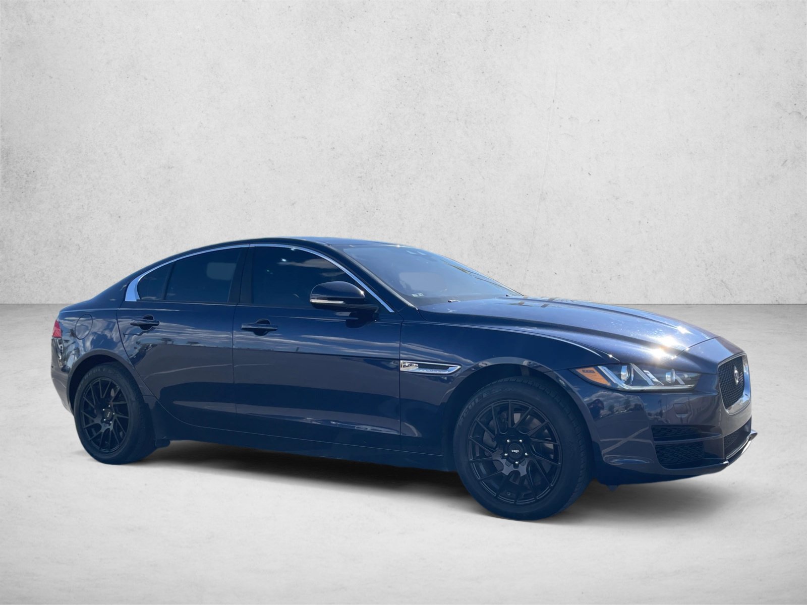 Used 2018 Jaguar XE Premium AWD/4WD image 3