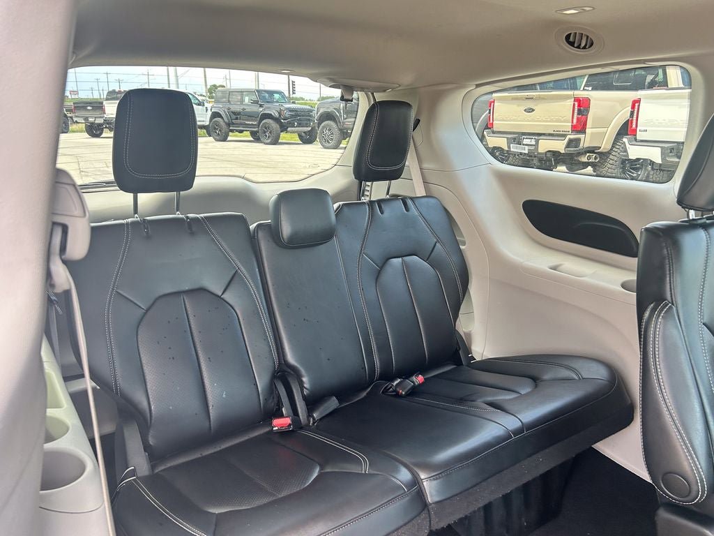 Used 2023 Chrysler Pacifica Touring-L FWD image 20