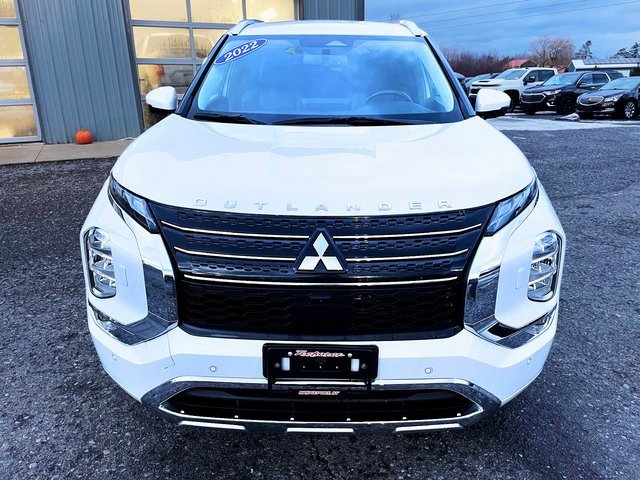 Used 2022 Mitsubishi Outlander SEL image 2