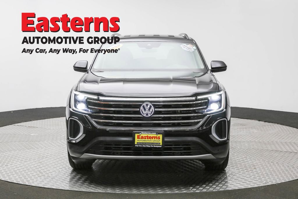Used 2024 Volkswagen Atlas SE image 2