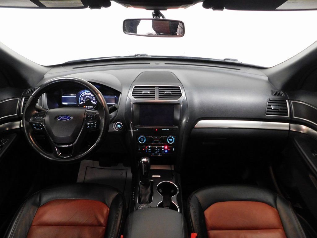 Used 2019 Ford Explorer XLT w/ XLT Desert Copper Package AWD/4WD image 38