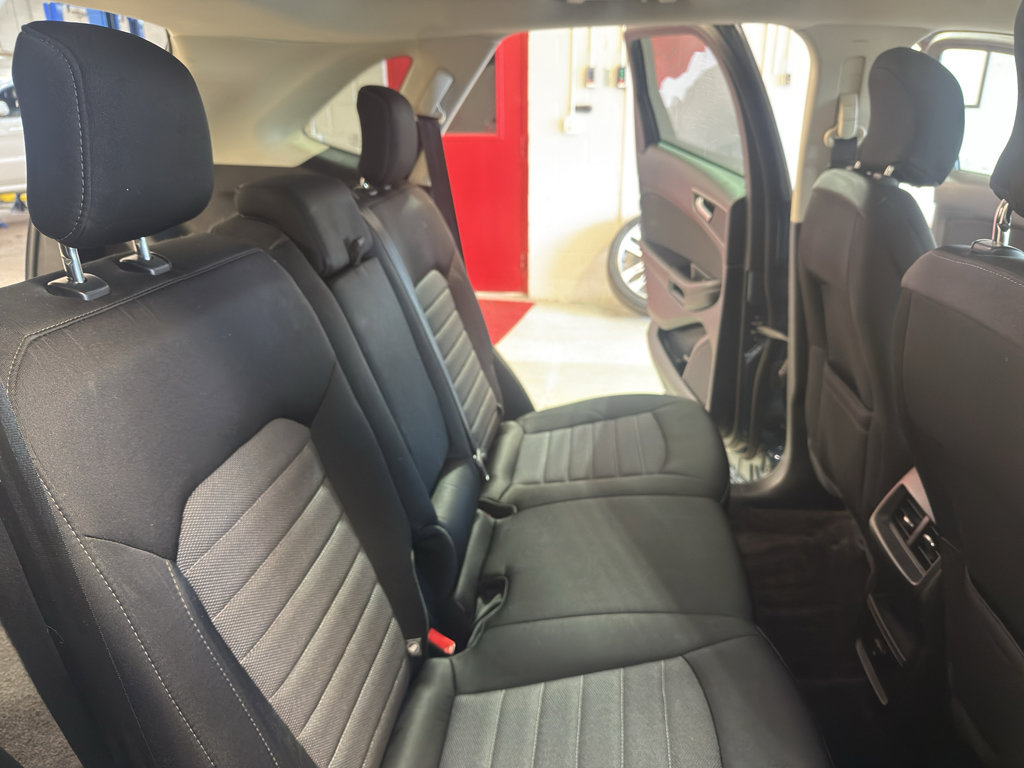 Used 2016 Ford Edge SE image 24