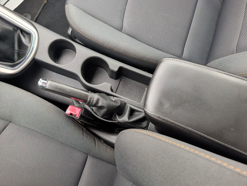 Used 2017 Chevrolet Cruze LS FWD image 17
