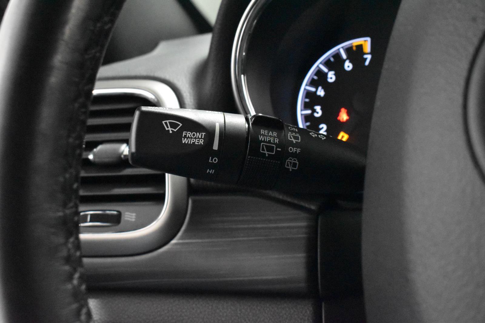 Used 2021 Jeep Grand Cherokee Laredo X image 11