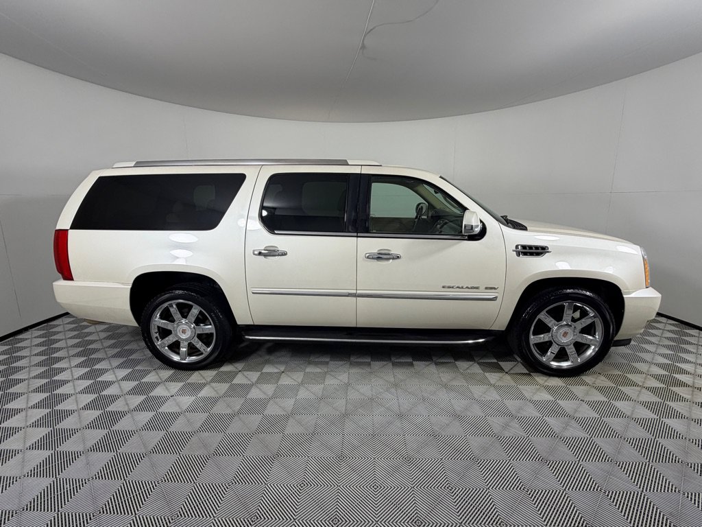 Used 2013 Cadillac Escalade ESV Luxury RWD image 4