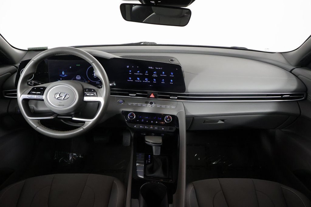 Used 2023 Hyundai Elantra SEL w/ Convenience Package FWD image 8