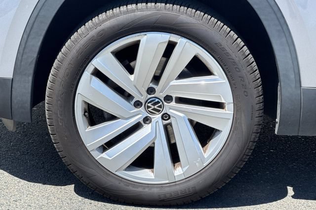 Used 2020 Volkswagen Atlas Cross Sport SE w/ Panoramic Sunroof Package FWD image 25