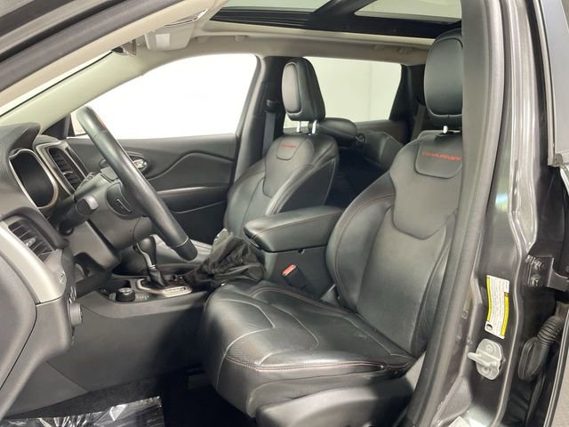 Used 2015 Jeep Cherokee Trailhawk w/ Comfort/Convenience Group image 11