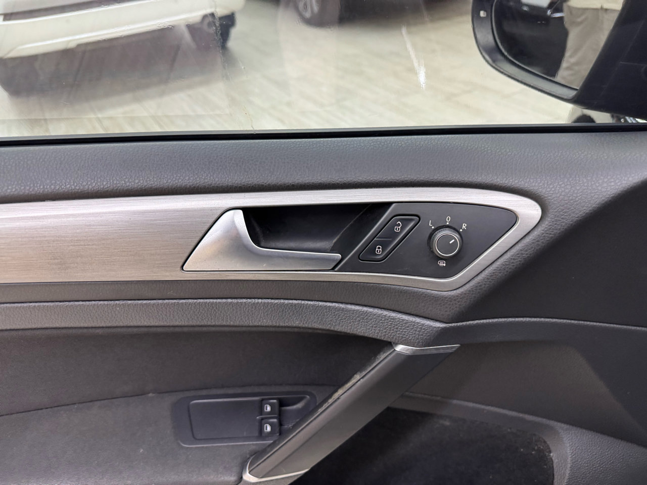 Used 2015 Volkswagen Golf S image 15