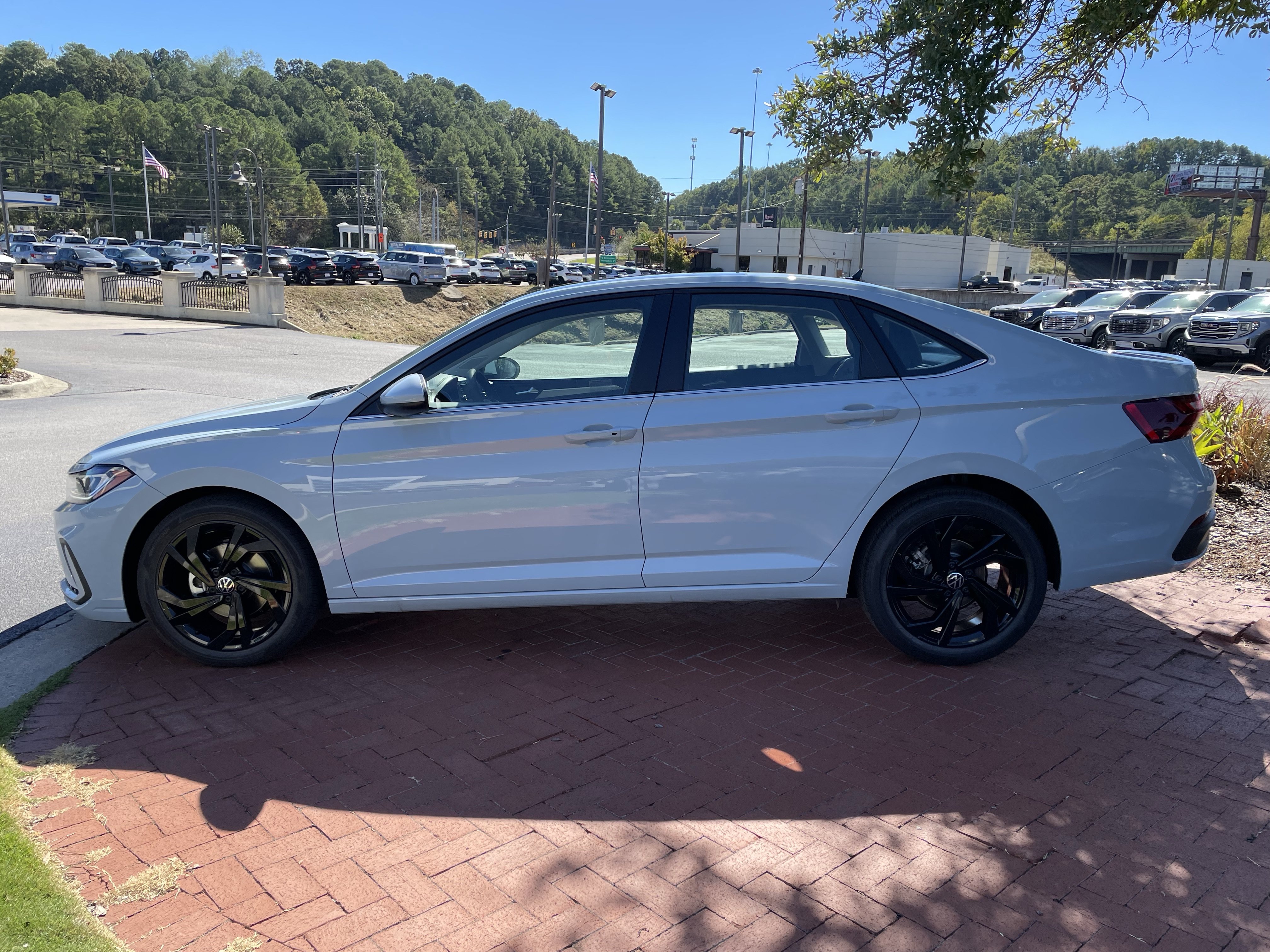 New 2026 Volkswagen Jetta SE FWD image 7