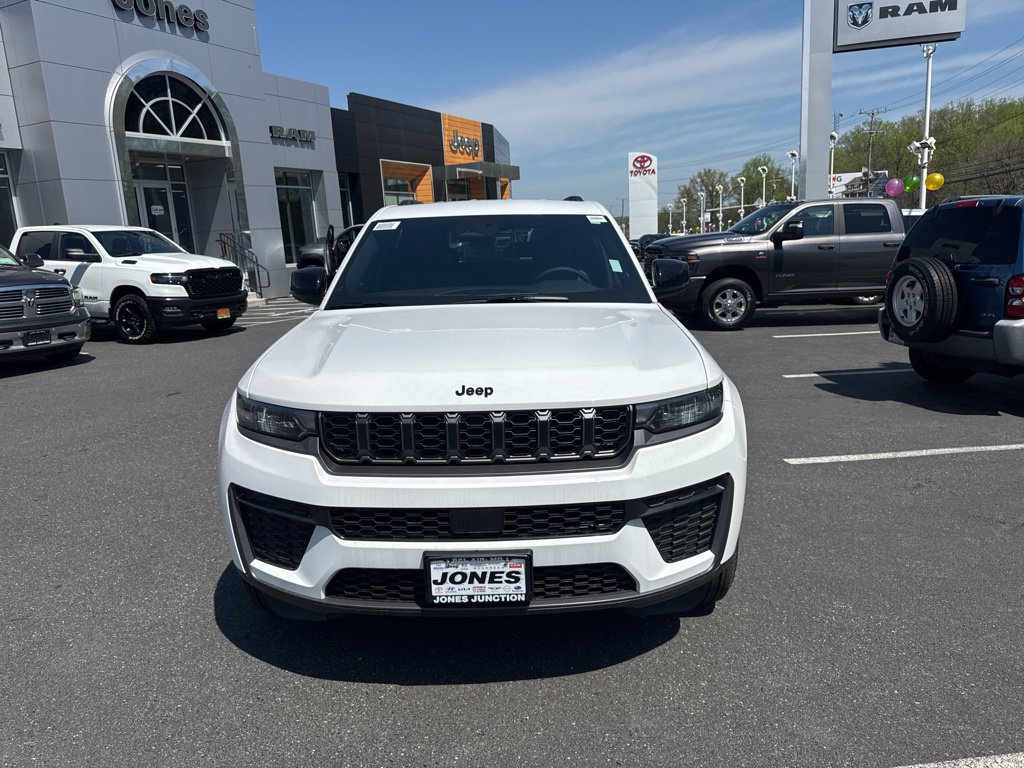 New 2026 Jeep Grand Cherokee Altitude AWD/4WD image 3
