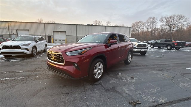 Used 2024 Toyota Highlander LE image 40