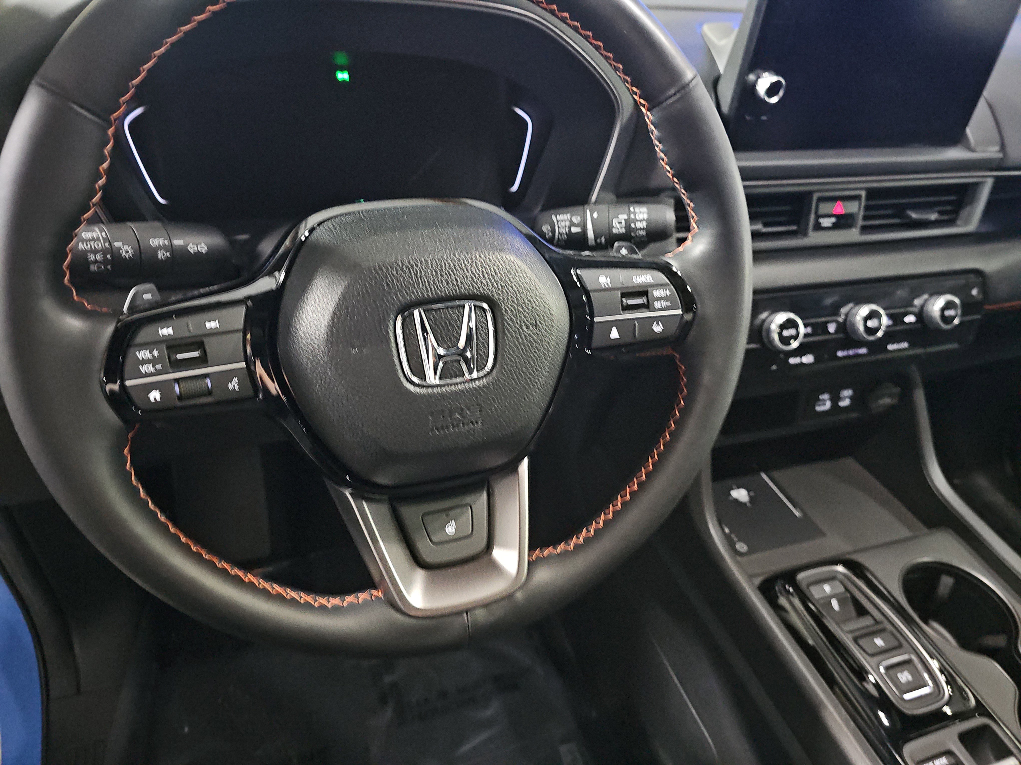 Used 2025 Honda Pilot TrailSport image 17