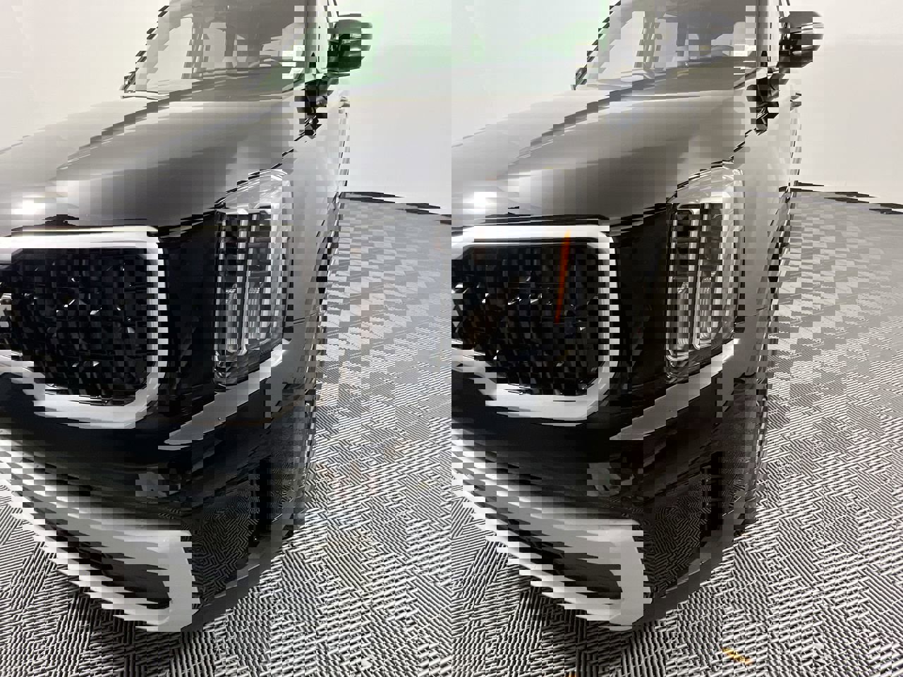 Used 2025 Kia Telluride EX w/ EX Captain's Chair Package image 10