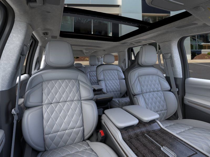 New 2026 Lincoln Navigator L Black Label AWD/4WD image 10