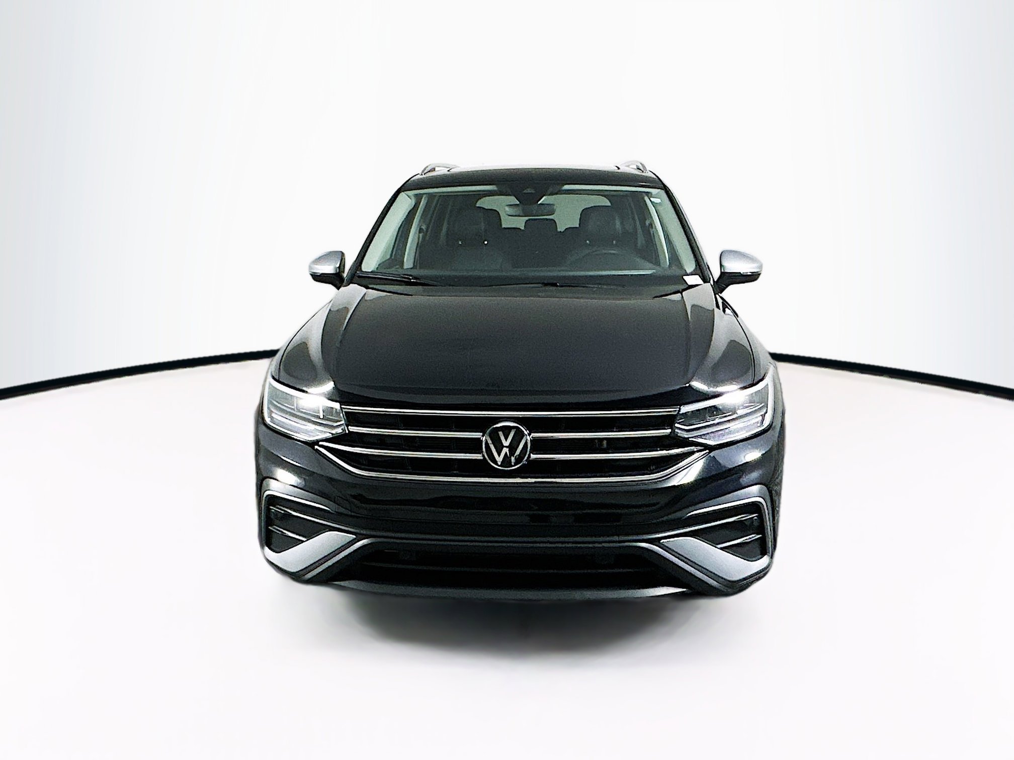Used 2024 Volkswagen Tiguan Wolfsburg Edition image 2