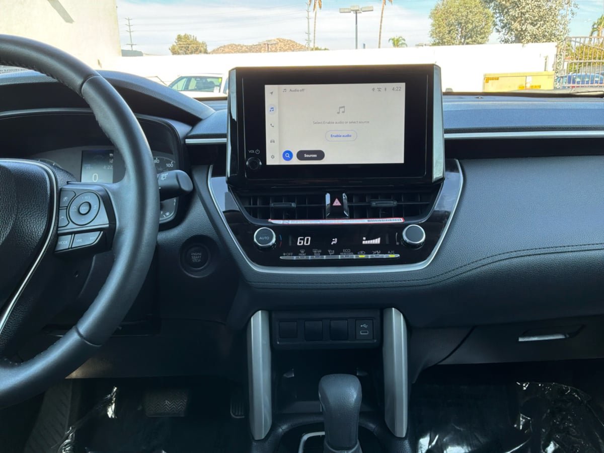 Used 2025 Toyota Corolla Cross LE FWD image 12