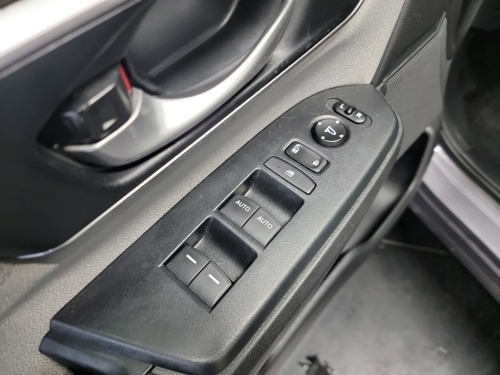 Used 2018 Honda CR-V EX image 14