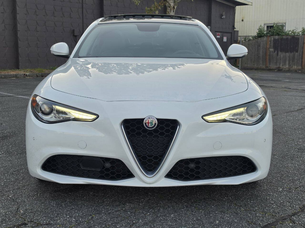 Used 2018 Alfa Romeo Giulia RWD image 2