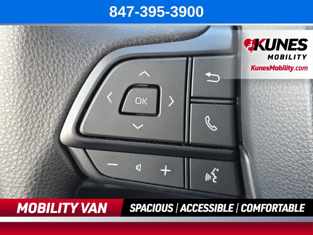 Used 2026 Toyota Sienna LE FWD image 44