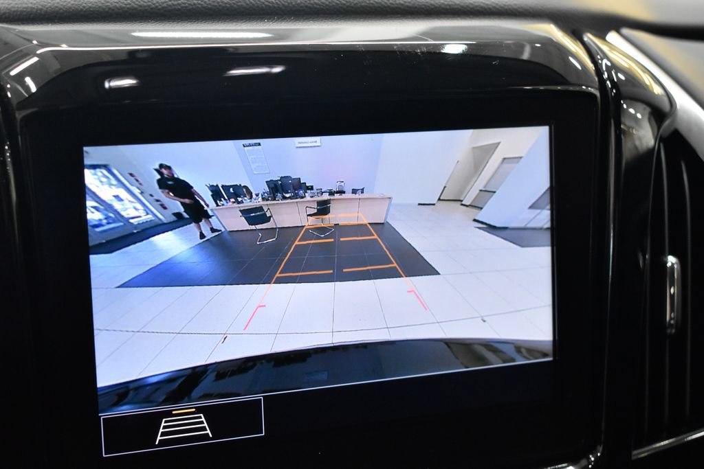 Used 2021 Chevrolet Traverse LT FWD image 34
