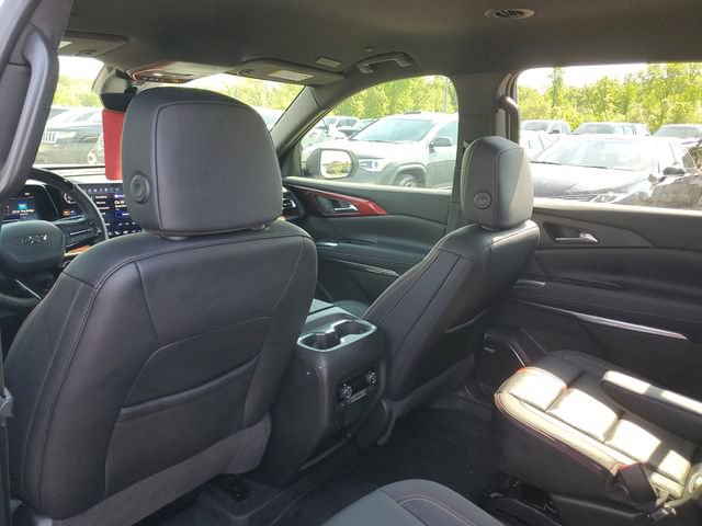 Used 2025 Chevrolet Traverse RS w/ LPO, Floor Liner Package AWD/4WD image 8