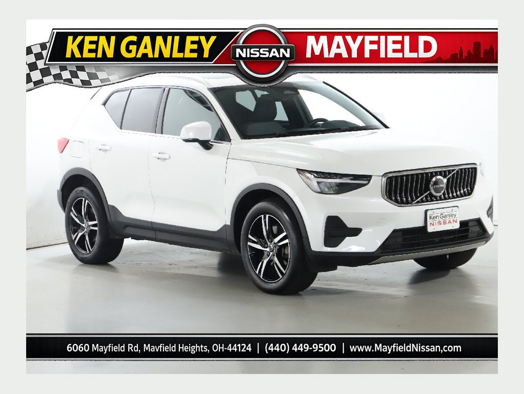 Used 2024 Volvo XC40 B5 Core