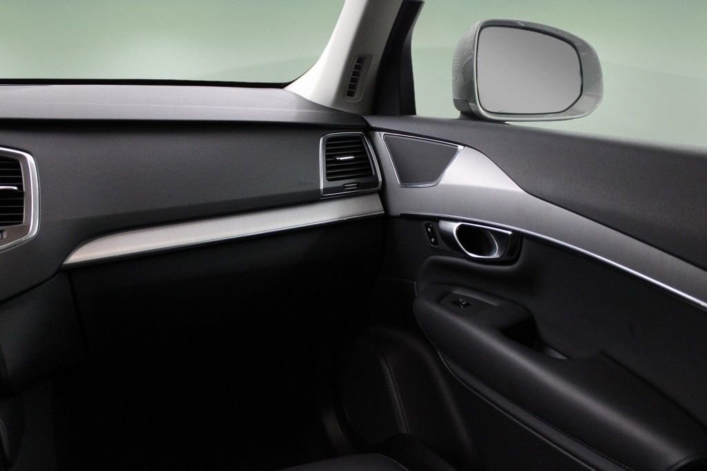 Certified 2025 Volvo XC90 B5 Core image 29