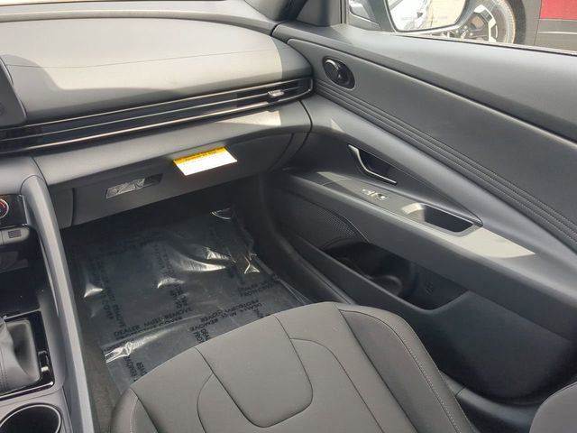 New 2025 Hyundai Elantra Sport FWD image 16