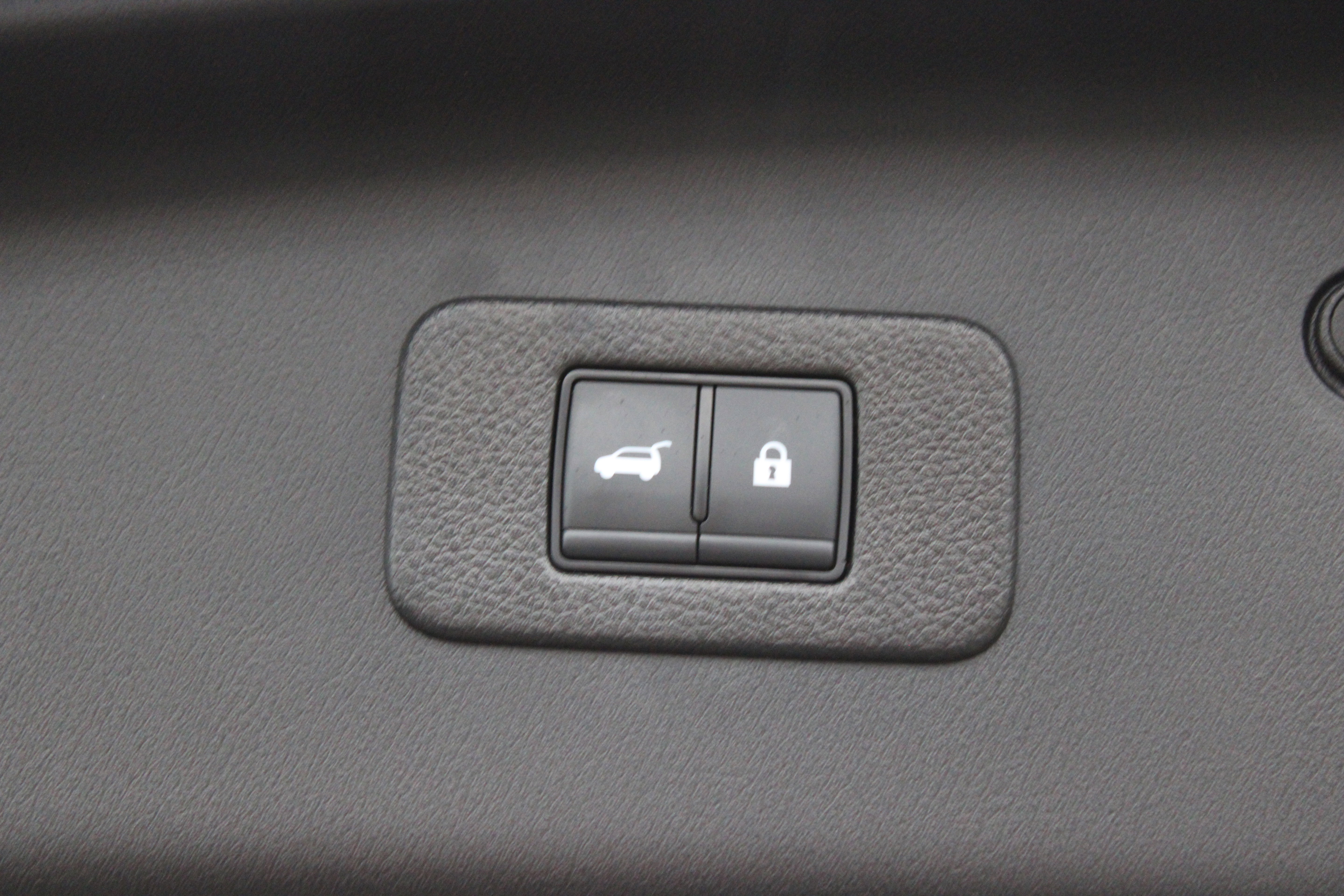 Certified 2024 Nissan Armada SL w/ Midnight Edition Package image 7