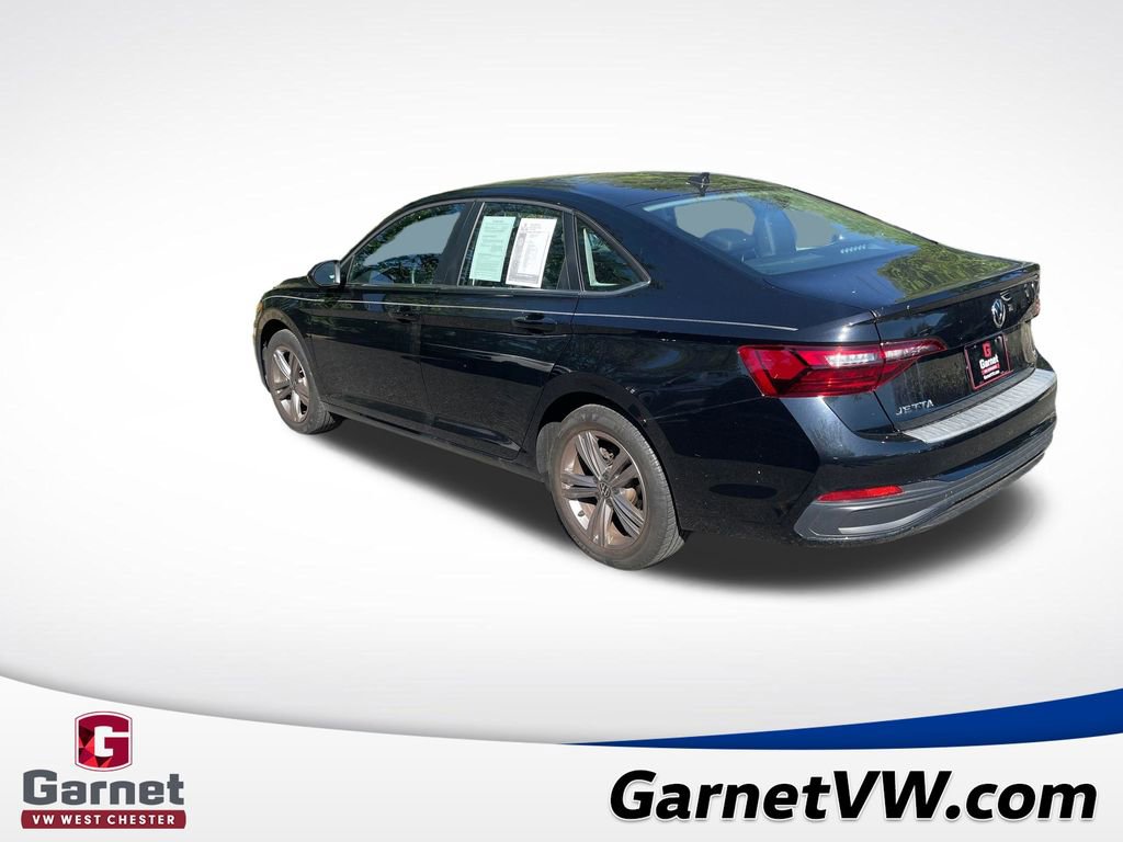 Used 2023 Volkswagen Jetta SE FWD image 3